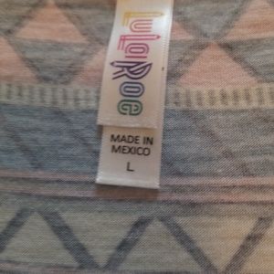 LuLaRoe Tops - Lularoe Classic Tee LuLaRoe Tops - Lularoe Classic Tee